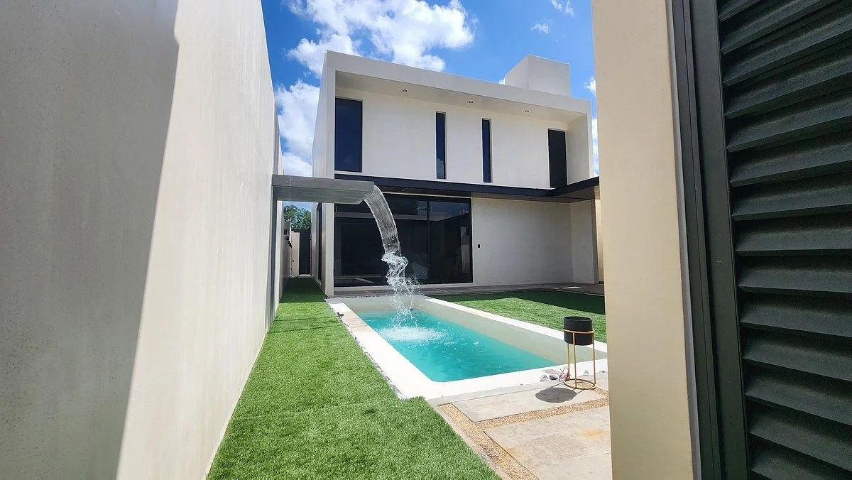 Piscina y patio de la casa en venta en Dzityá, Mérida